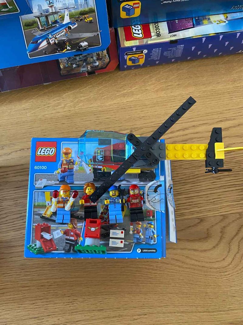 Lego postás helikopter - 60100