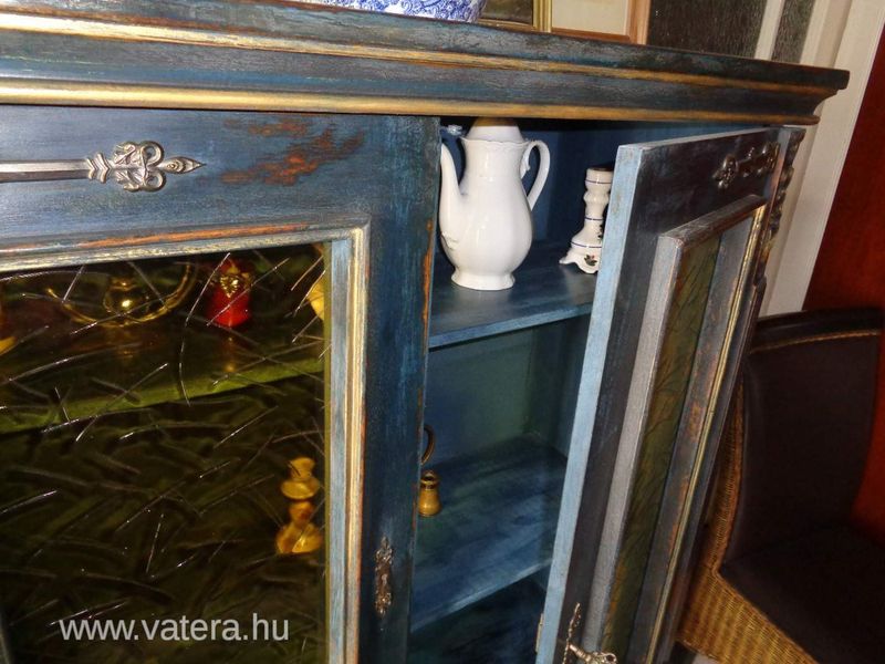 Spanyol vitrines shabby chic
