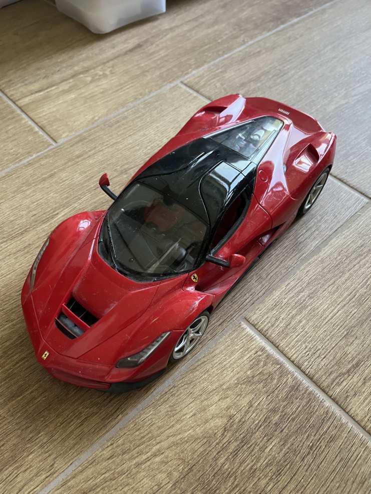 RC La Ferrari kisautó