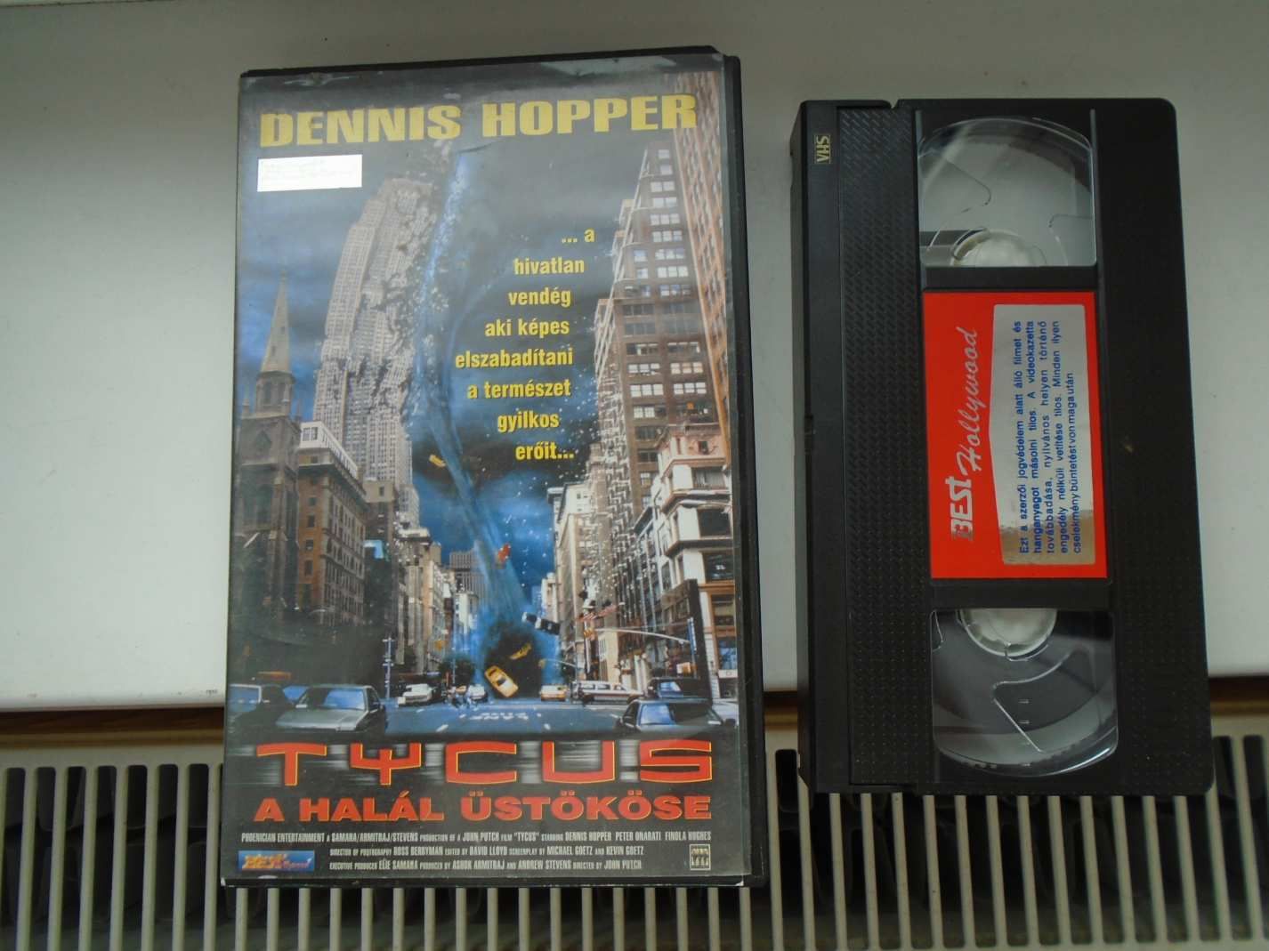 VHS TYCUS A HALÁL ÜSTÖKÖSE DENNIS HOPPER