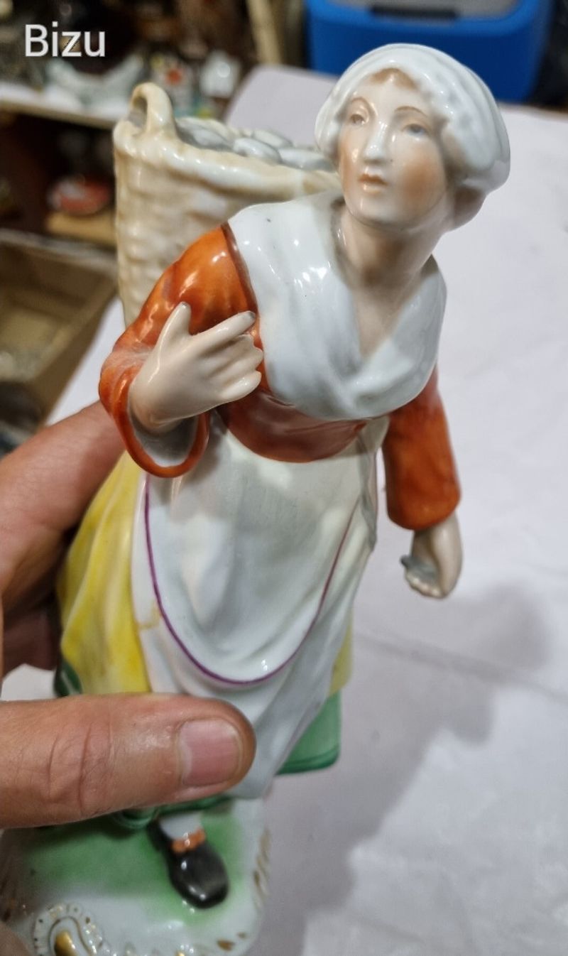 Ó-herendi porcelán figura