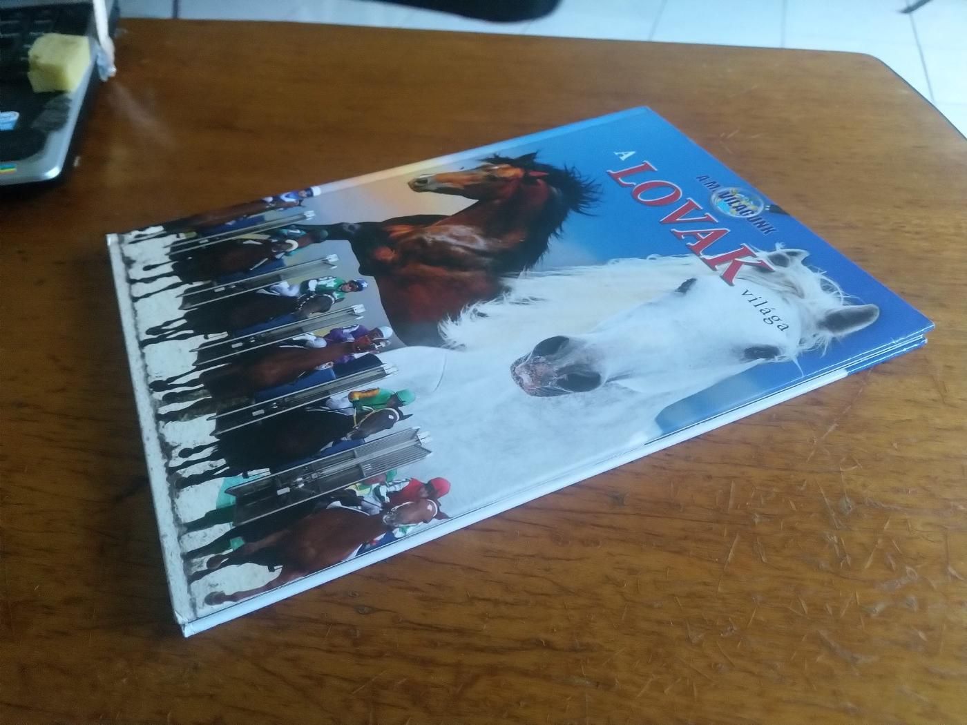 A lovak világa könyv