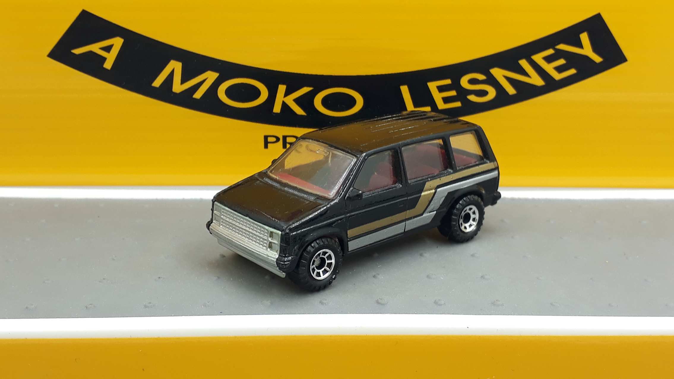 Matchbox.   1984 Dodge Carava.