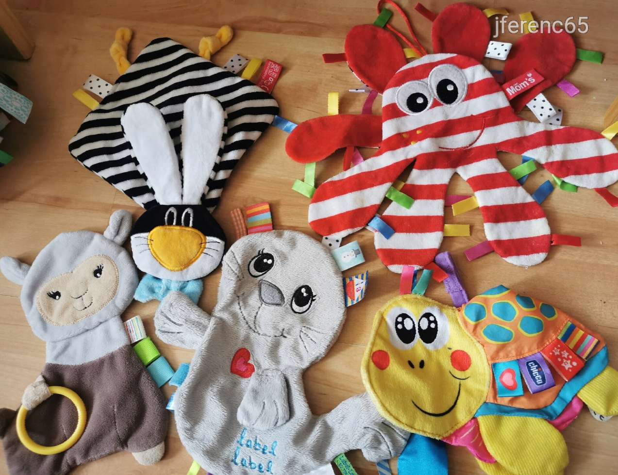 Címkerongyik 033. (Chicco)
