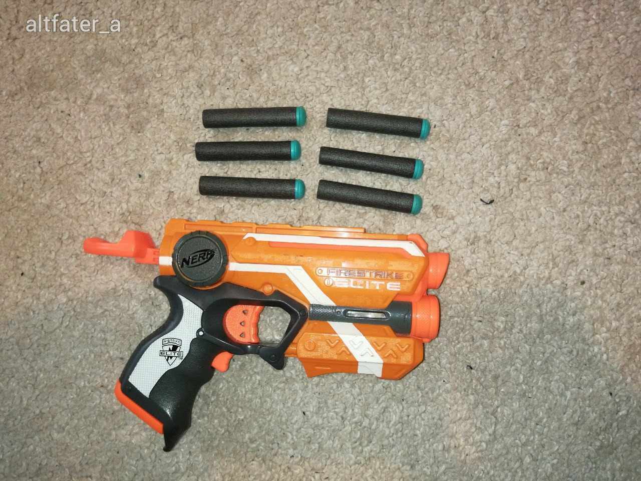 NERF Elite Firestrike és 6 lövedék