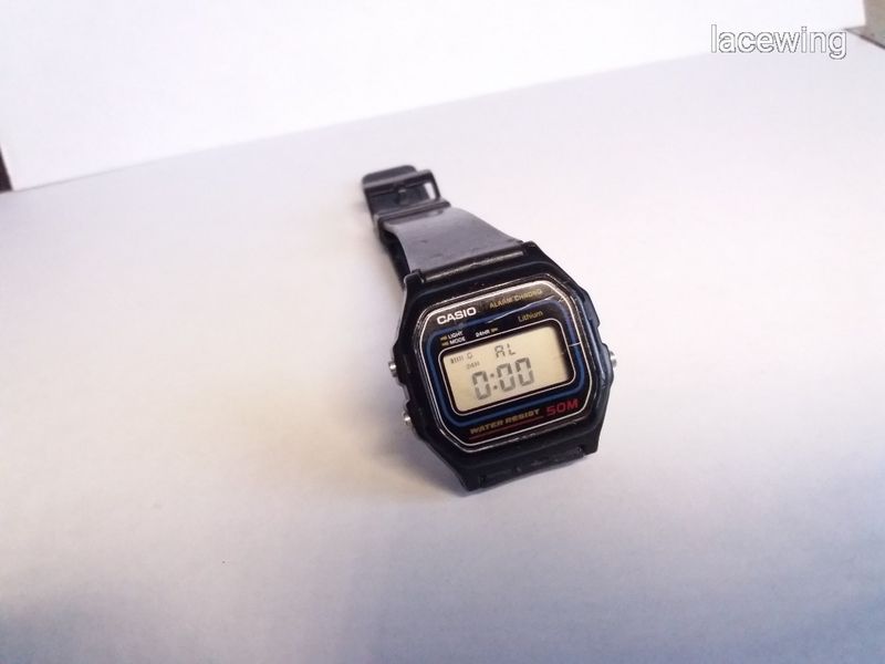 CASIO RETRO QUARTZ ÓRA