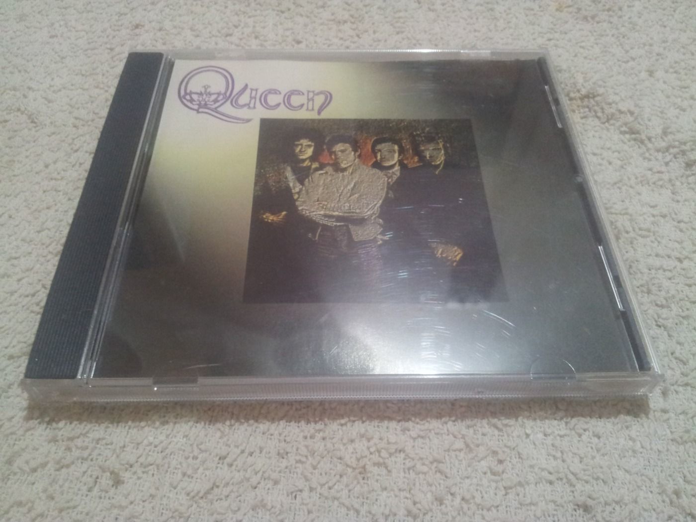 Queen: Queen