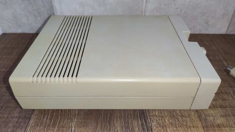 COMMODORE 1541-II FLOPPY COMMODORE FLOPPY + TÁP - hibátlan