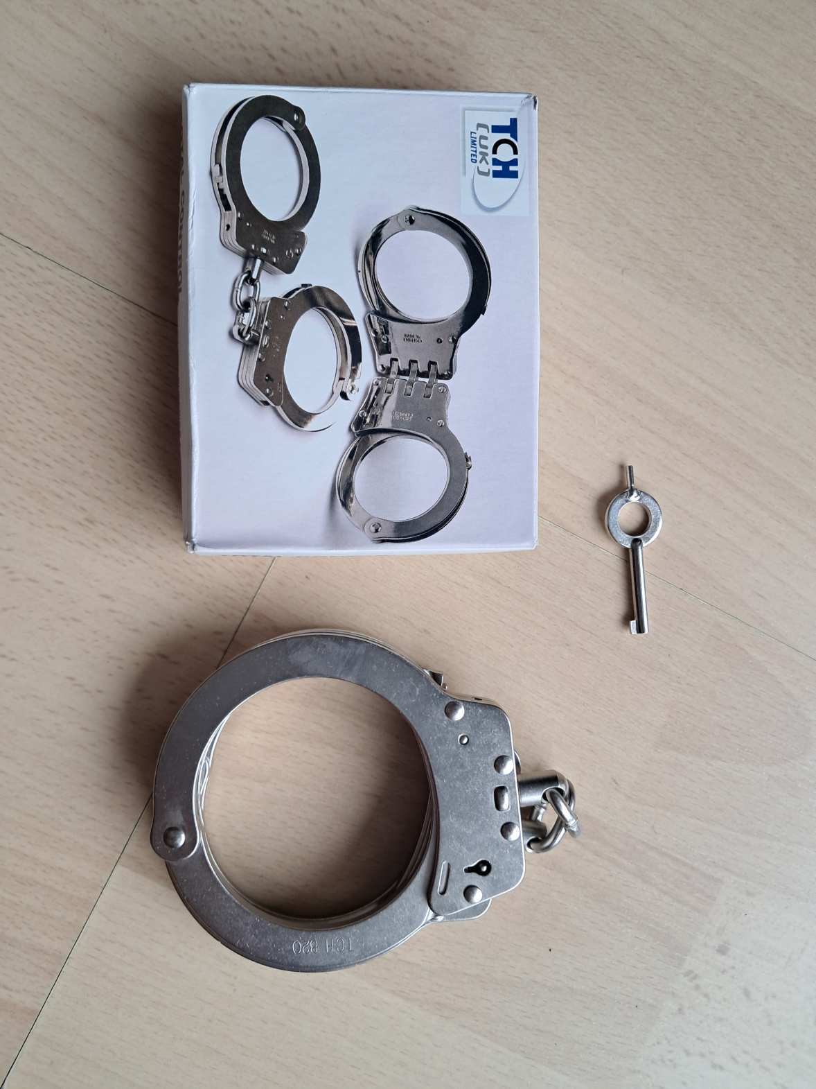 TCH 820   rendőrségi bilincs
