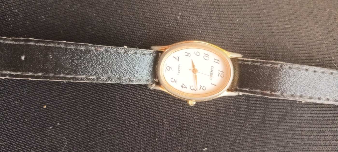 CASIO nöi  karóra