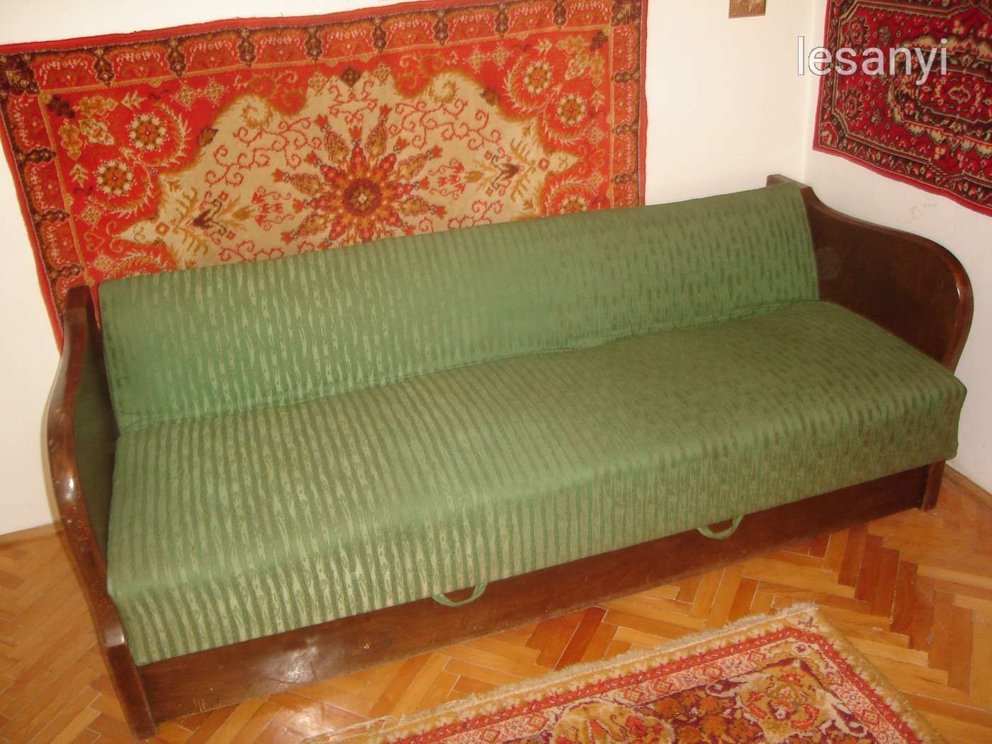 Kanapéágy ágyneműtartóval