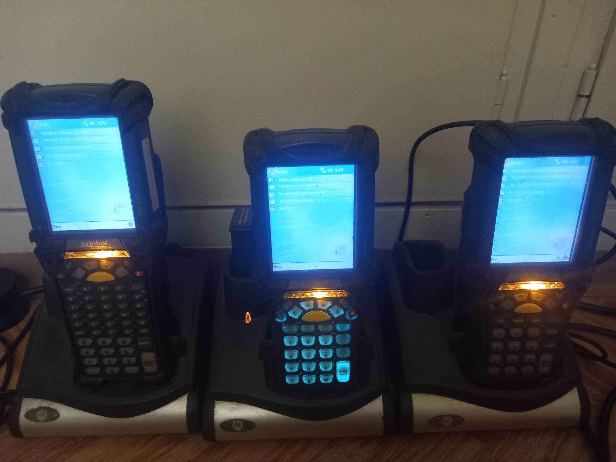 4db pari kialakítású Symbol MC90xx adatgyűjtő PDA eladók főleg donornak
