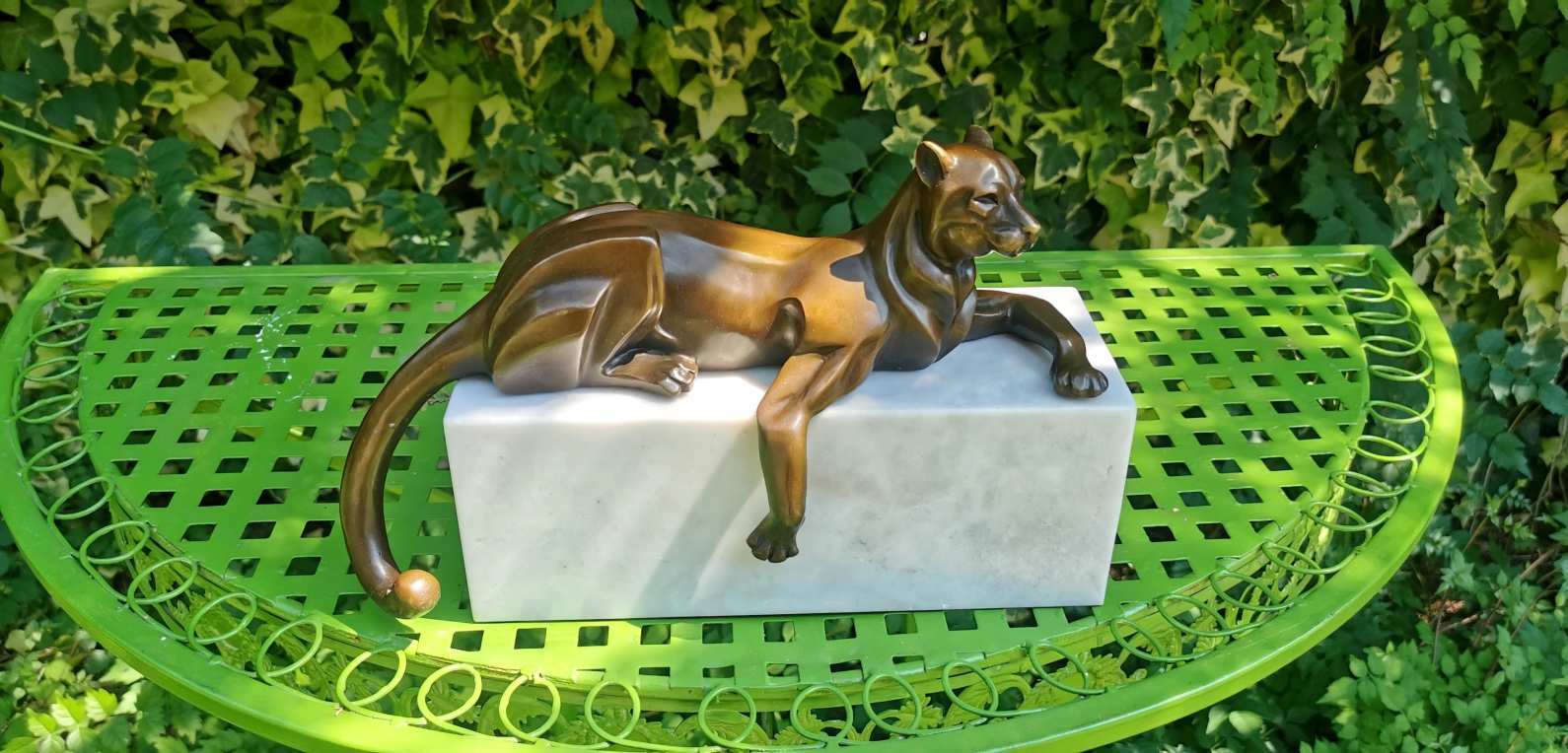 Art-deco Pihenő leopárd - bronz szobor