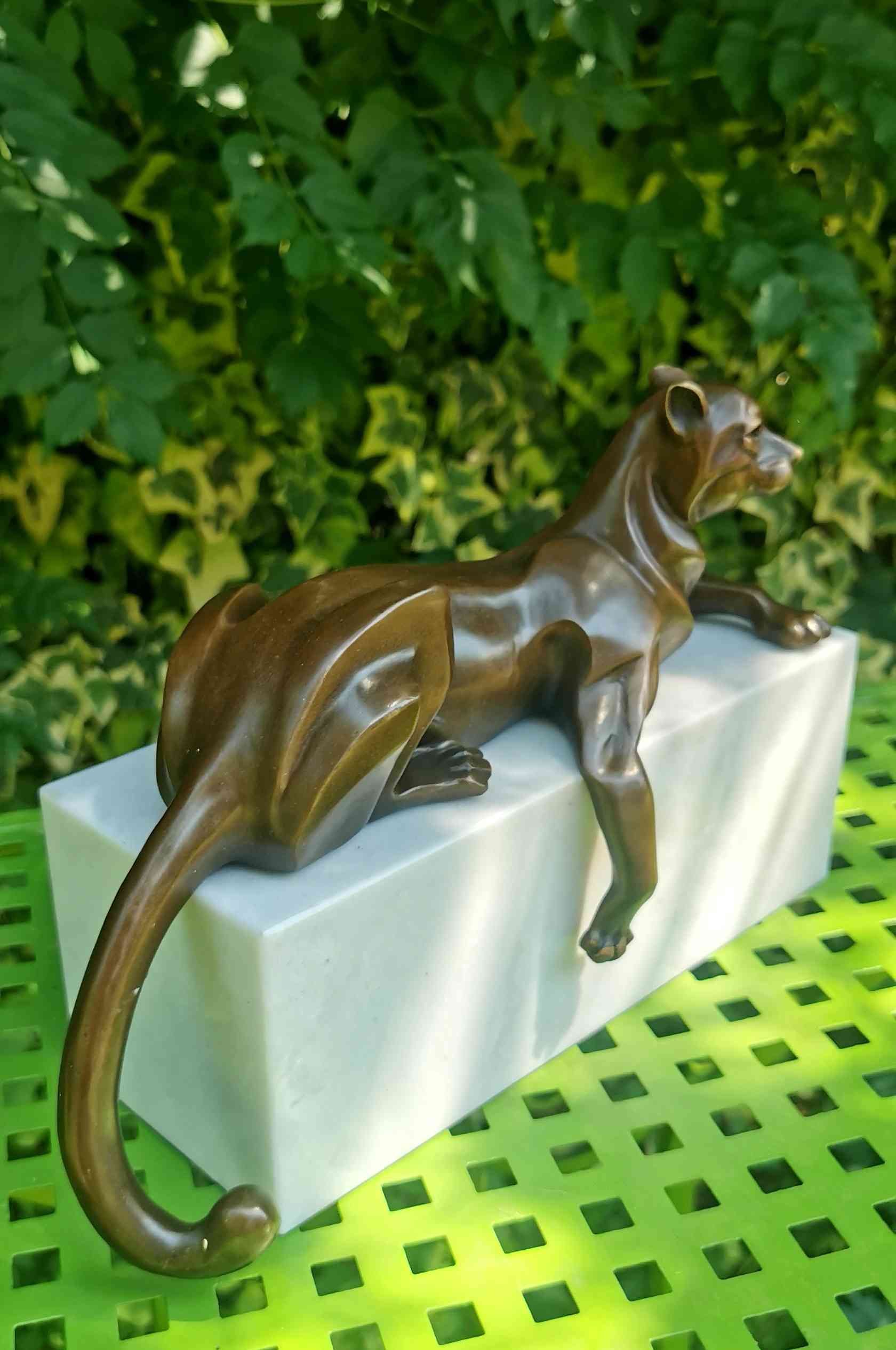 Art-deco Pihenő leopárd - bronz szobor