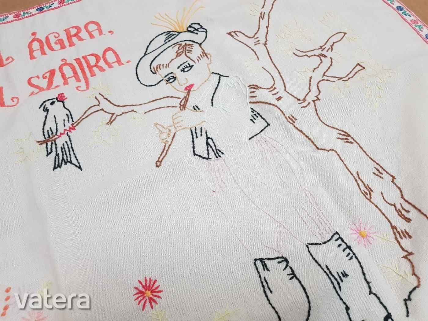 Régi hímzett falvédő
