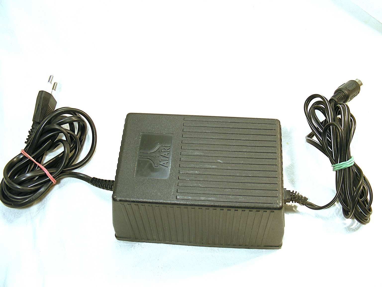 Atari táp