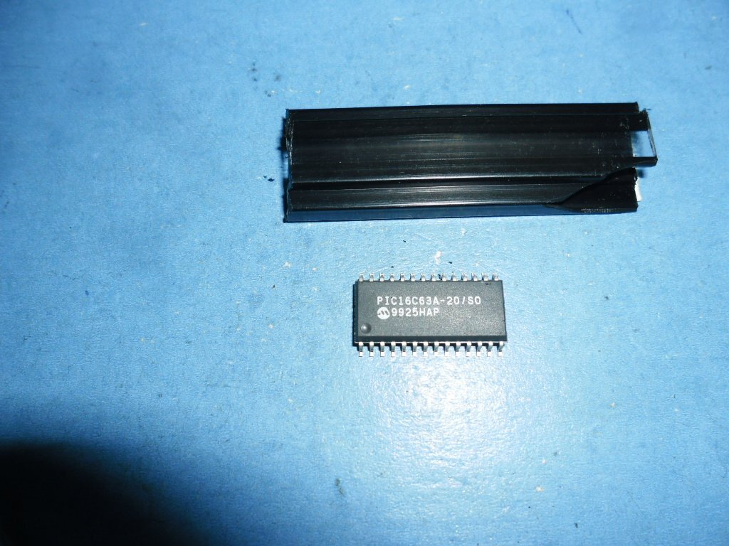 PIC 16C63 A-20/SO    SMD-IC,