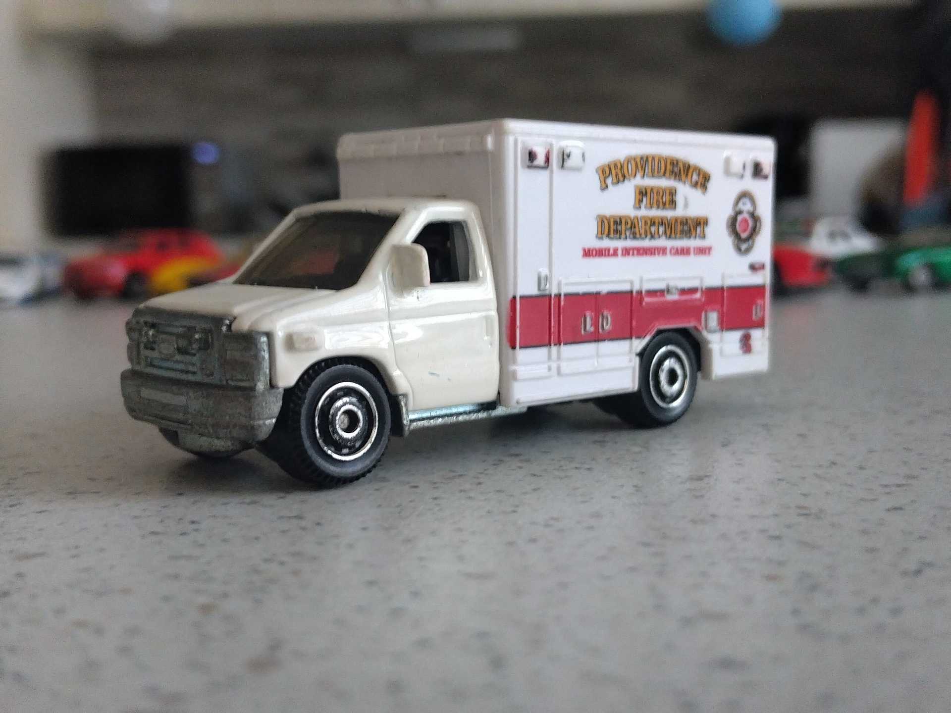 Matchbox &copy; 2009 Ford E350 Ambulance