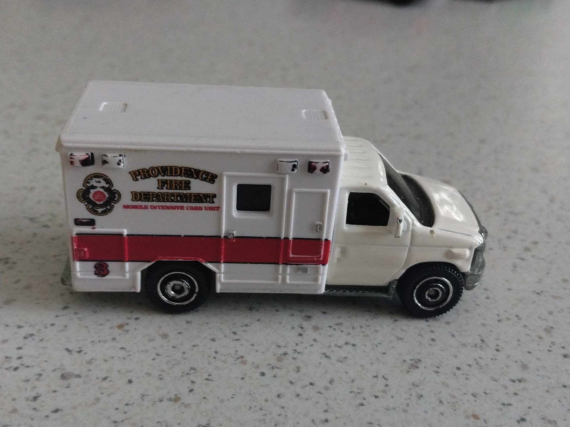 Matchbox &copy; 2009 Ford E350 Ambulance