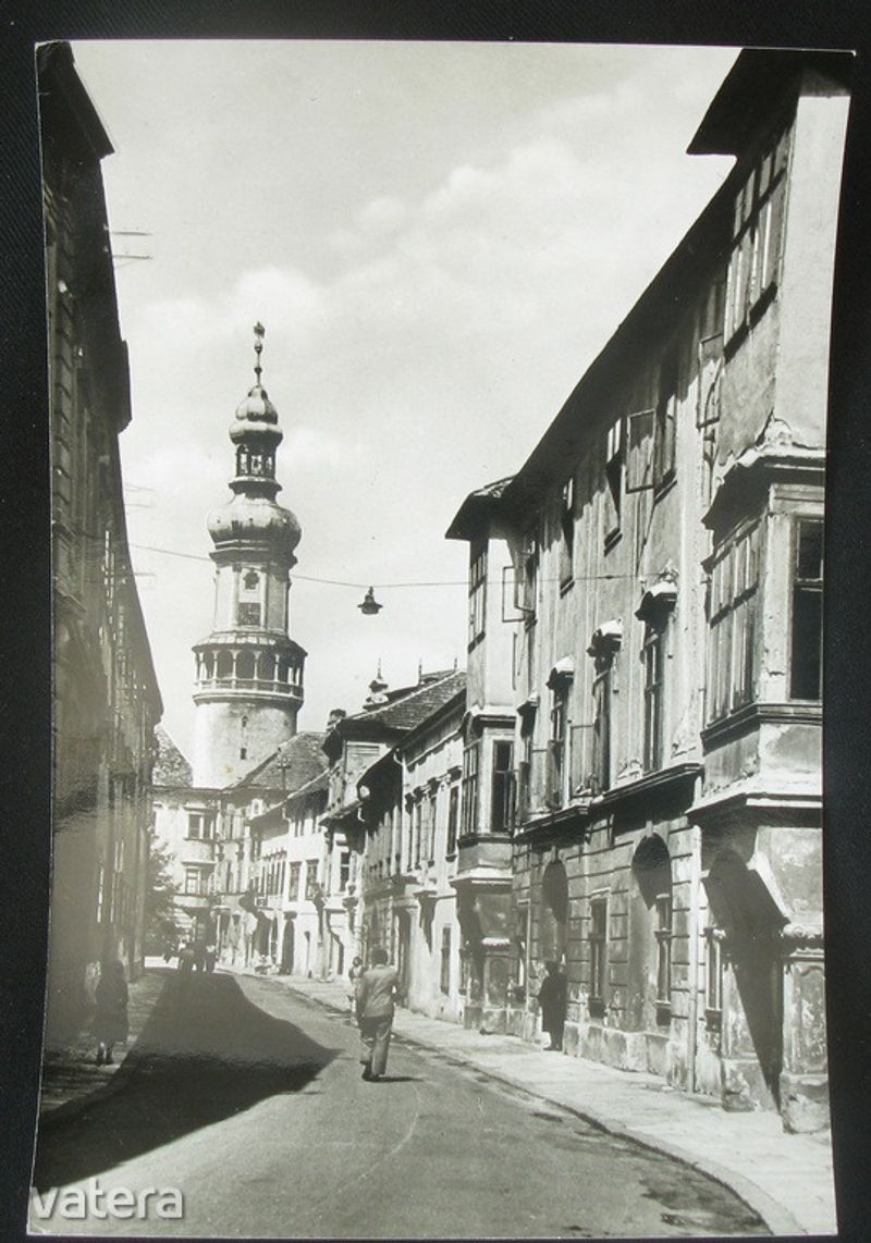 Sopron, Kolostor utca1