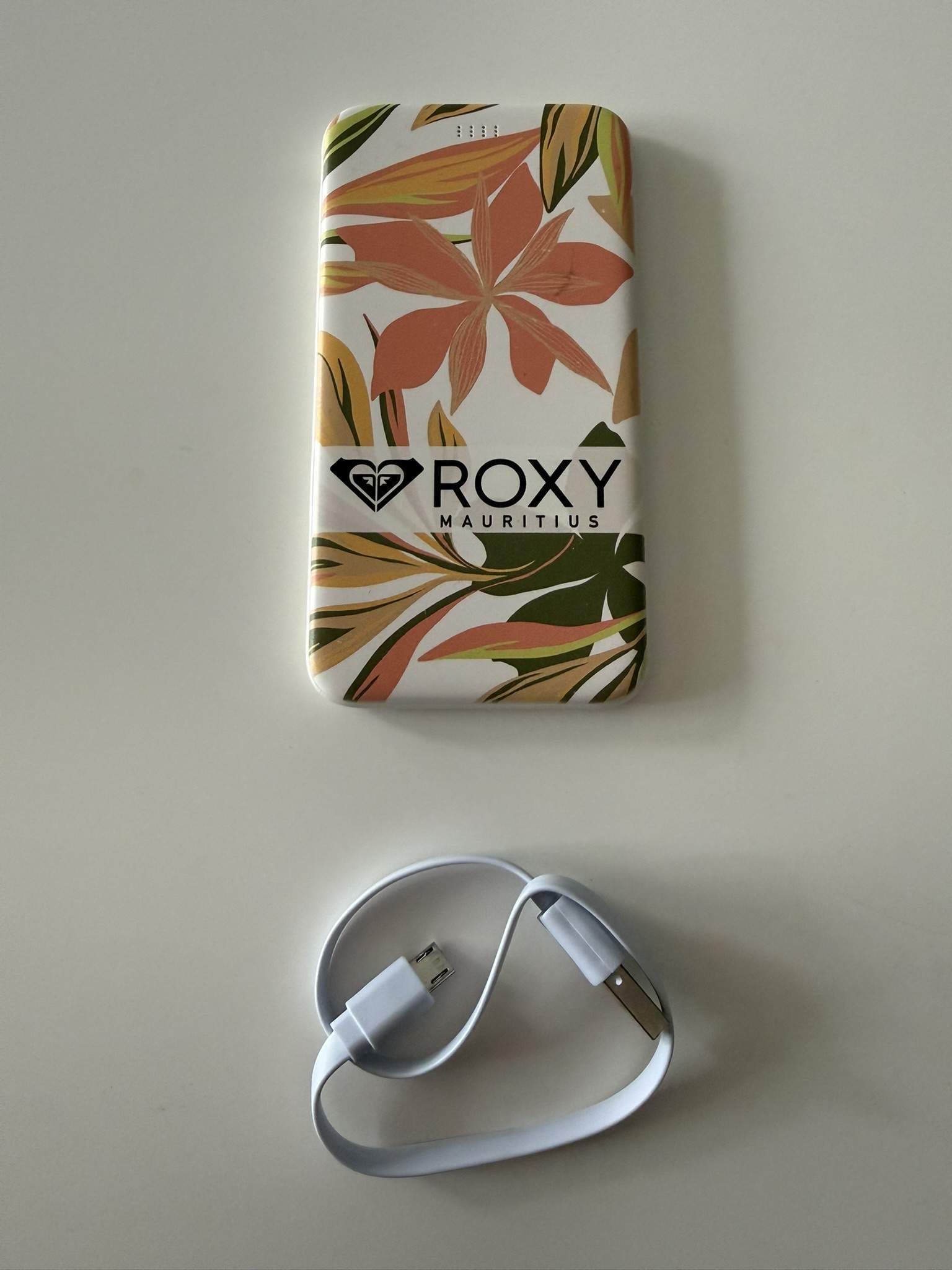 Roxy Mauritius virágmintás powerbank