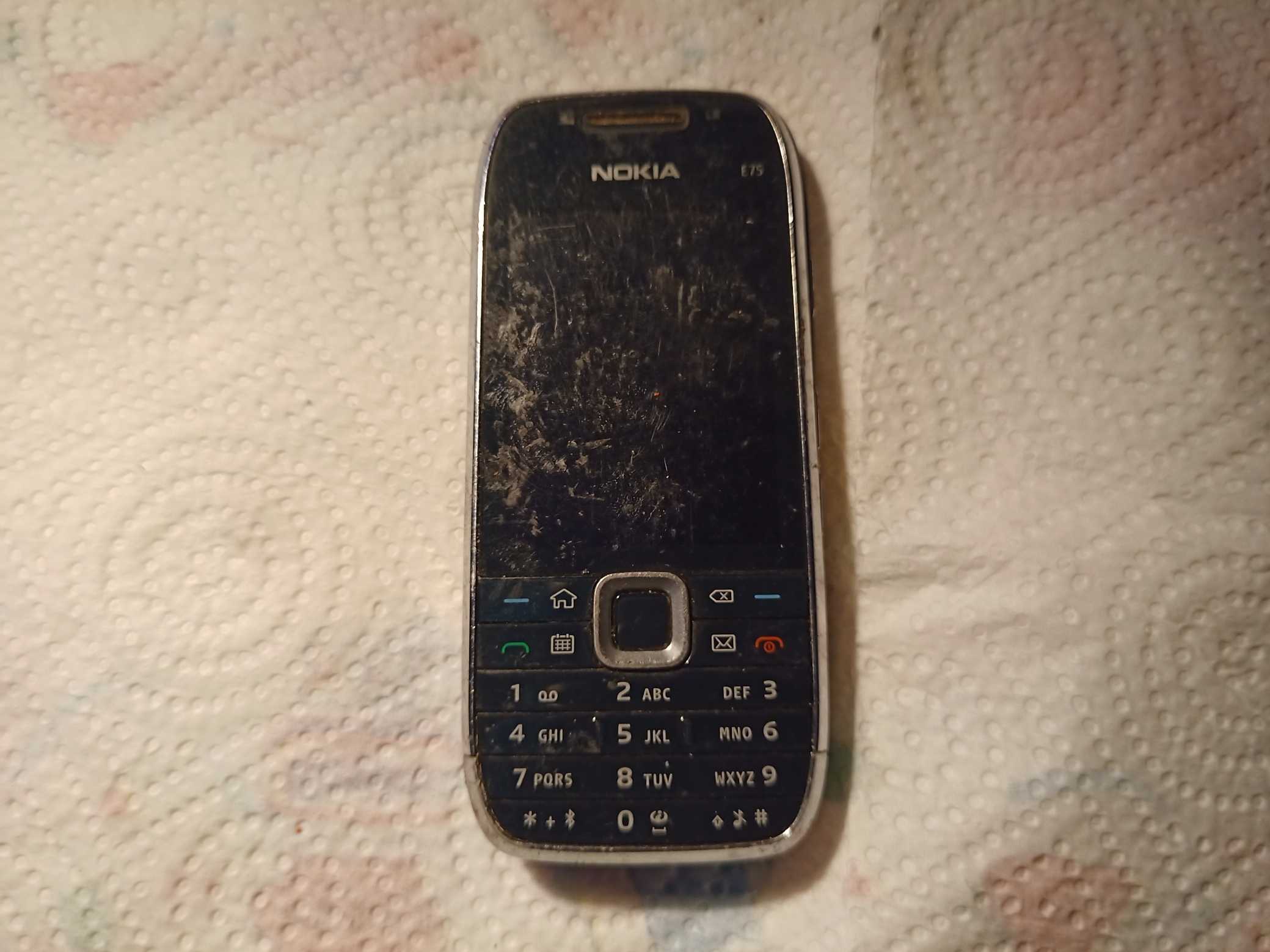 Hibás Nokia e75 retró telefon eladó