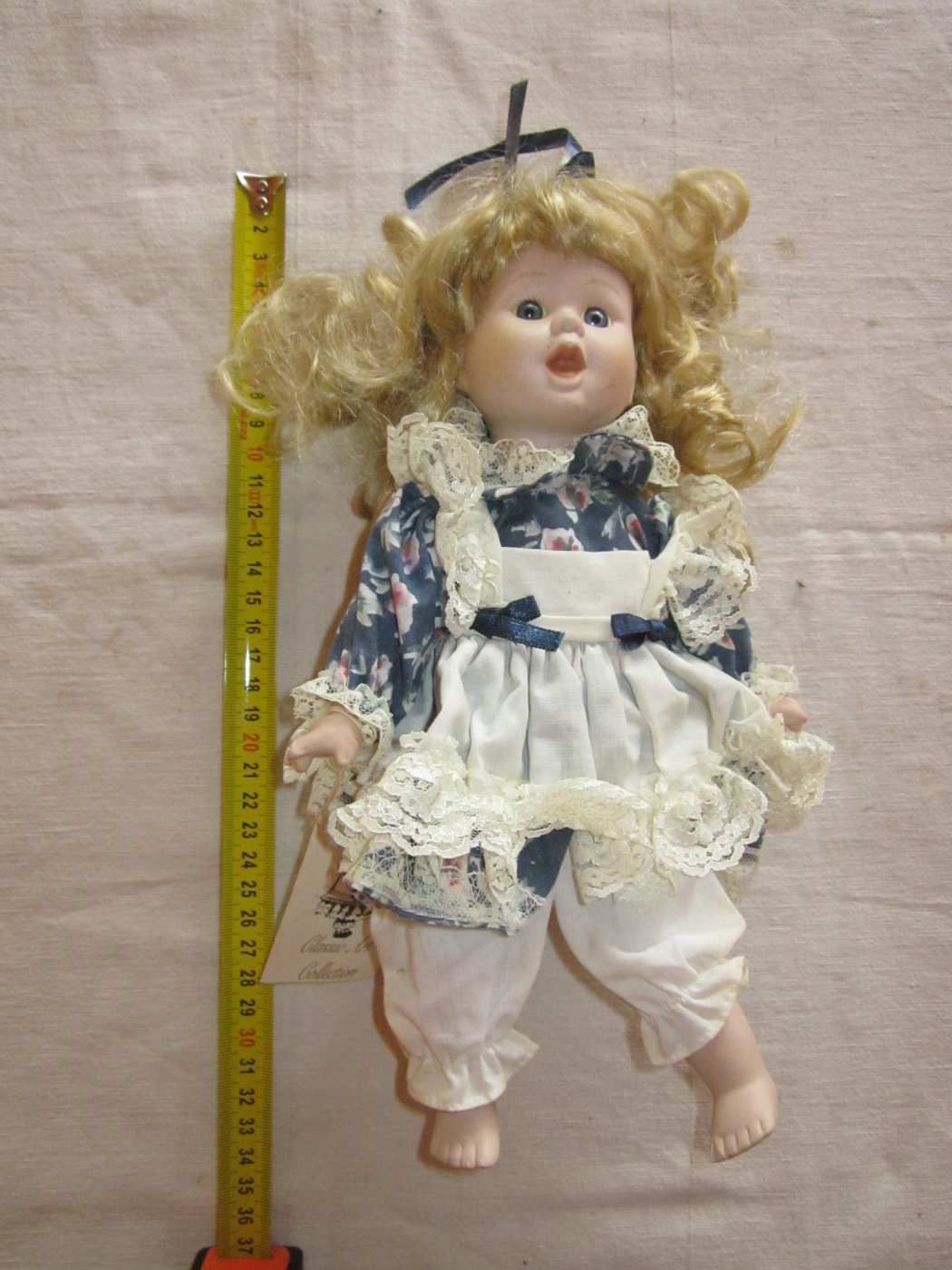 Porcelán fejű baba 35 cm