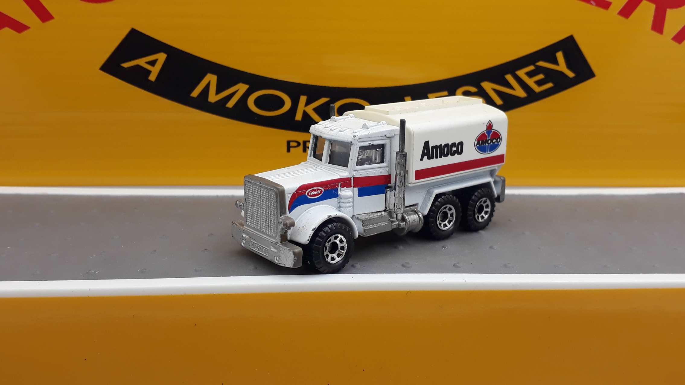 Matchbox.    Peterbilt. Amaco.