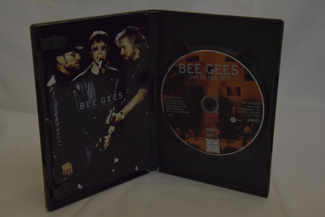 BEE GEES - LIVE BY REQUEST  DVD - C001