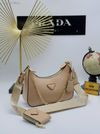 Prada oldaltáska