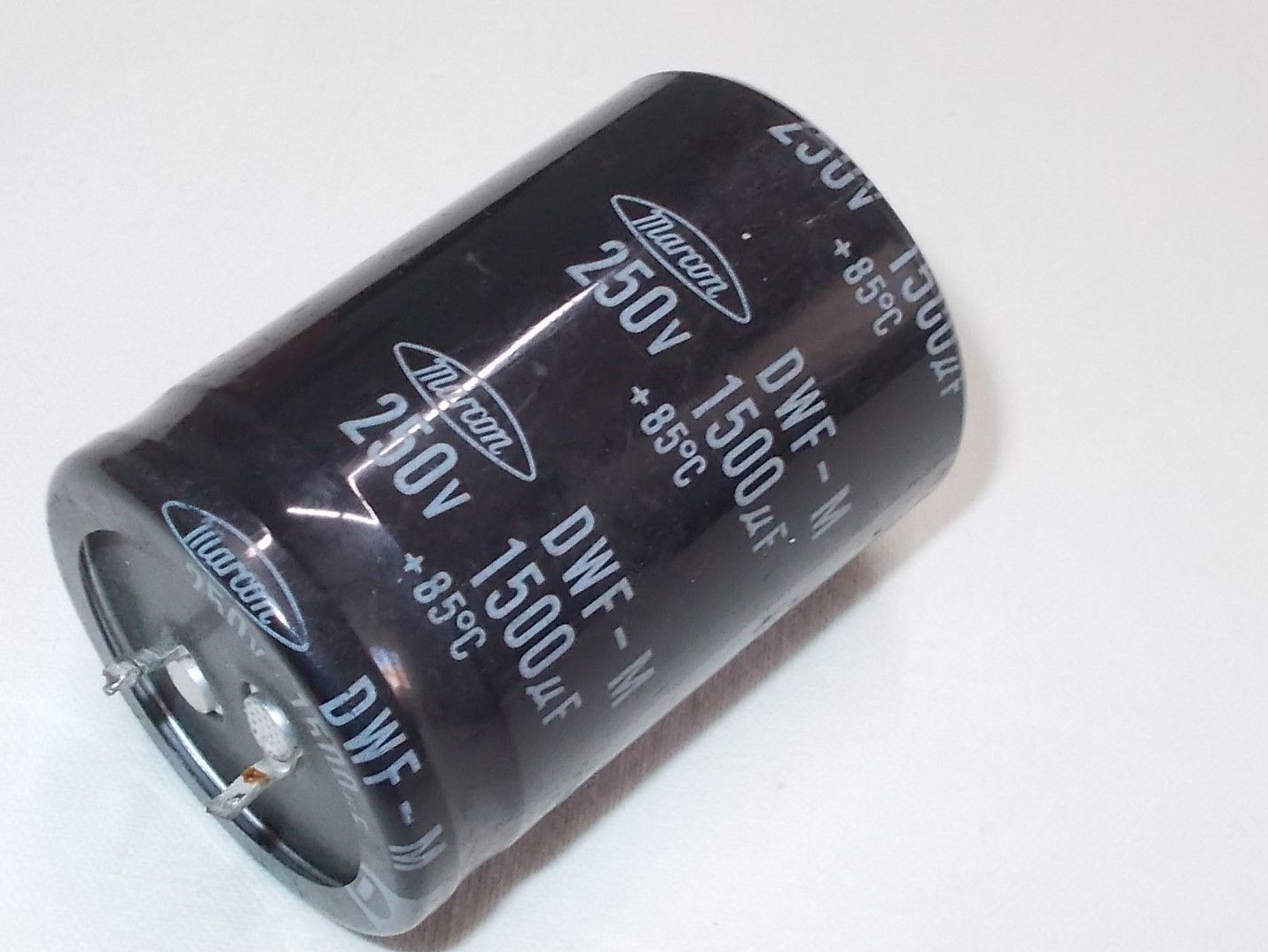 150 uF 250 V  - 1 db  (  7  )