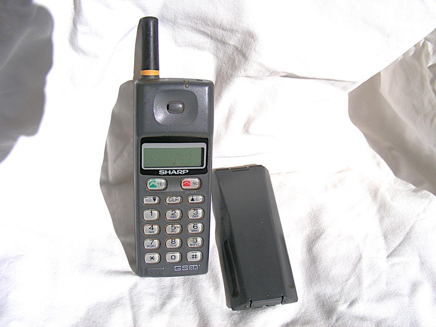 Régi Sharp mobiltelefon