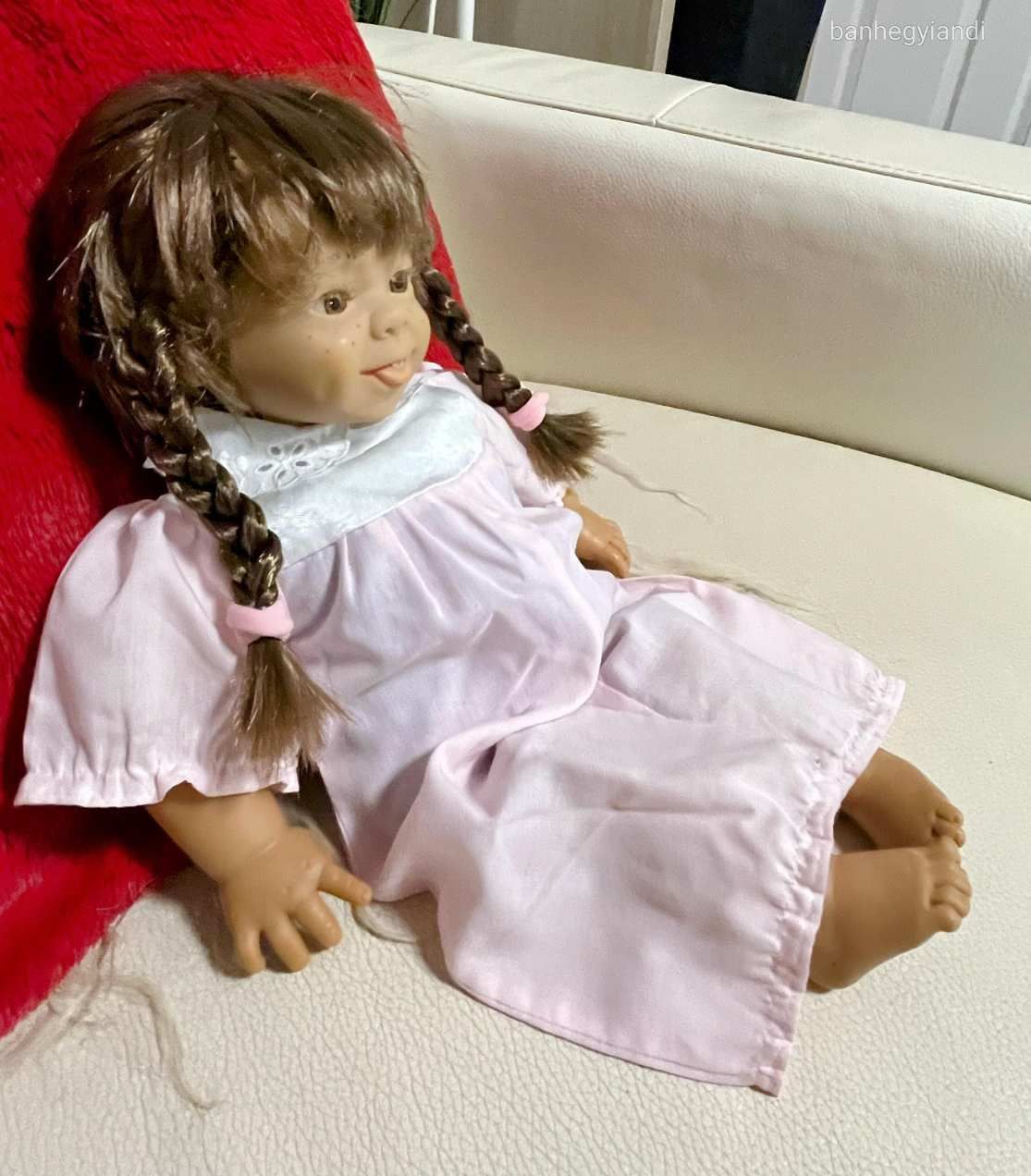 Karakter kislány baba 40 cm