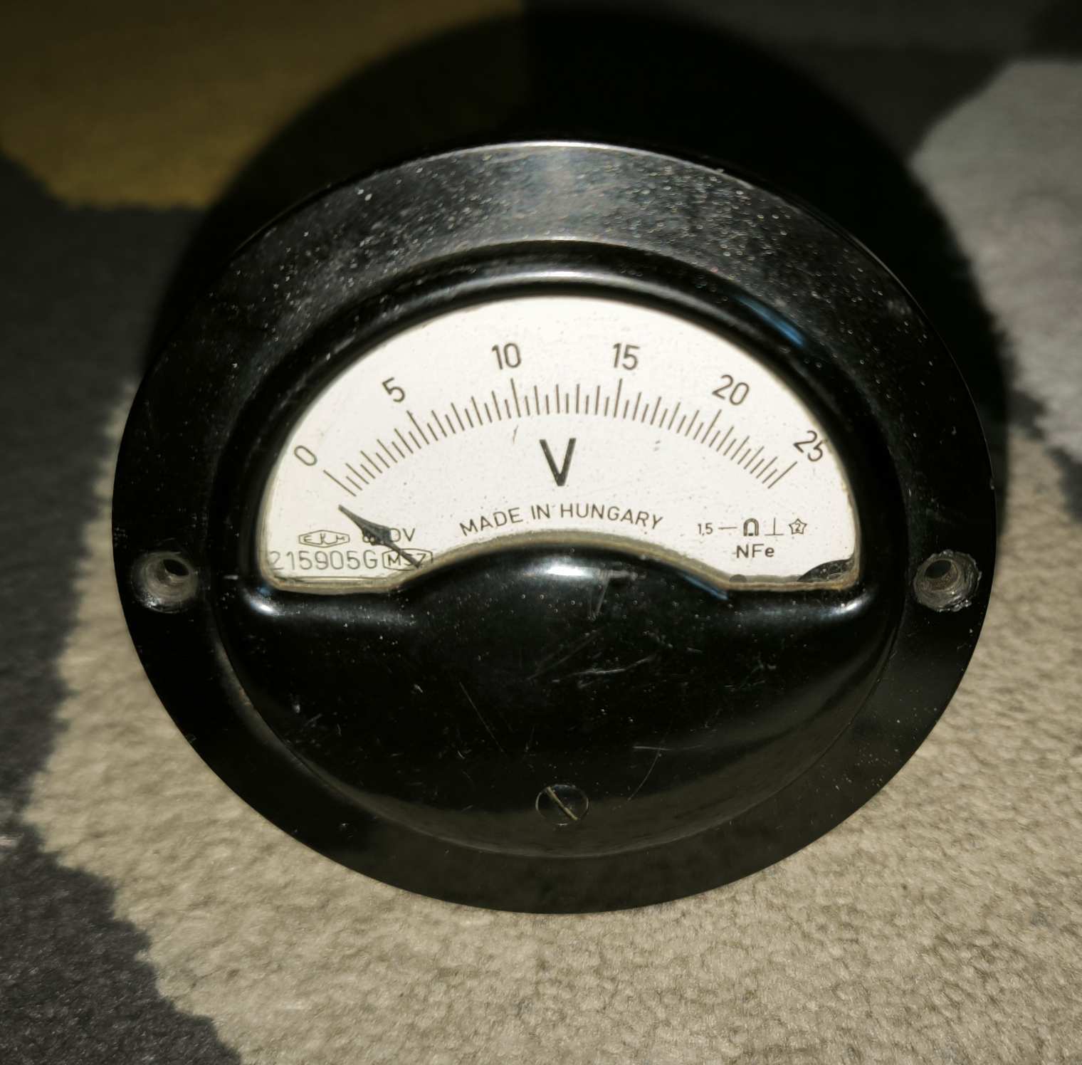 Feszültség mérő, voltmérő