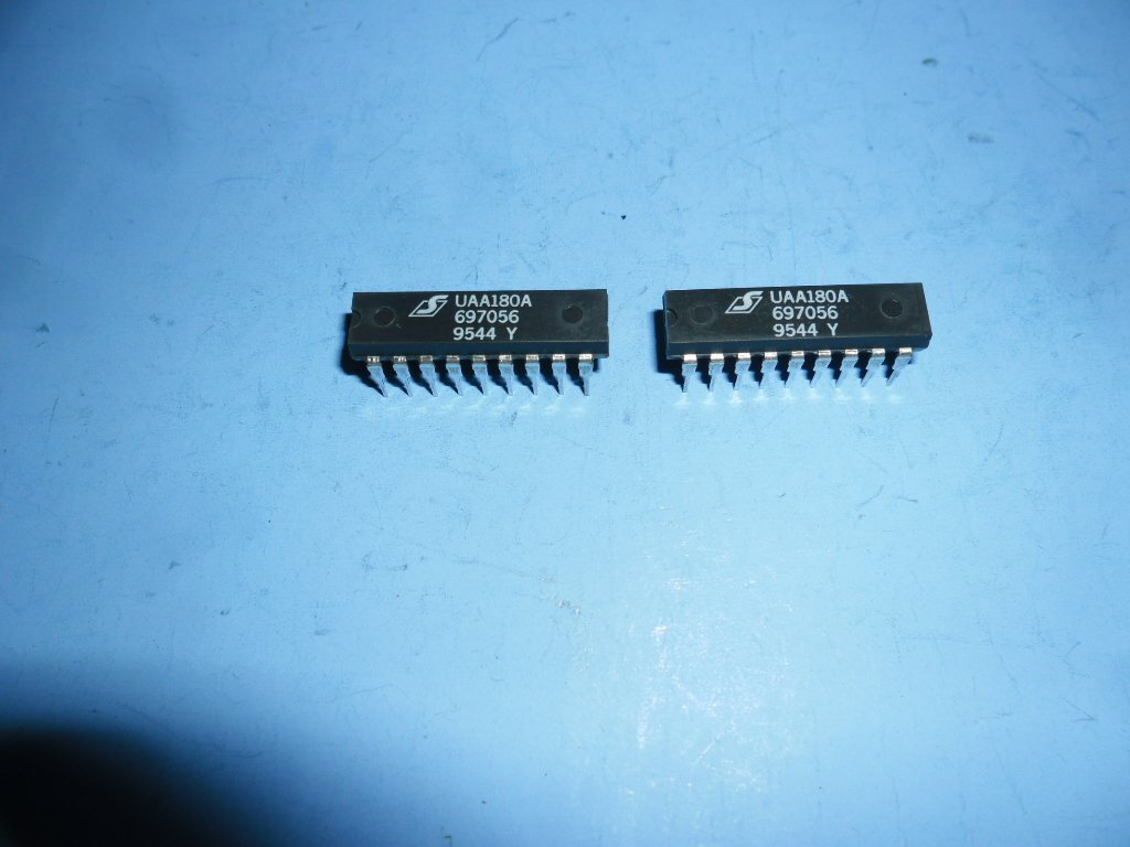 UAA 180 A   IC,  2 db. egyben