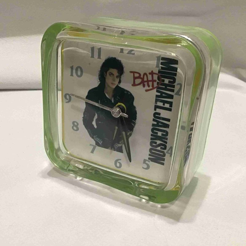 Michael Jackson-- Bad   Elektromos óra