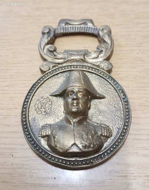 Napoleon Eiffel sörnyitó
