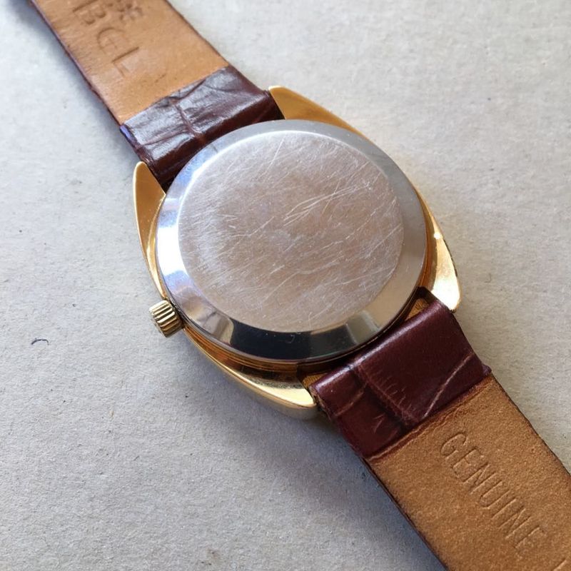 Eterna quartz eletronic karóra