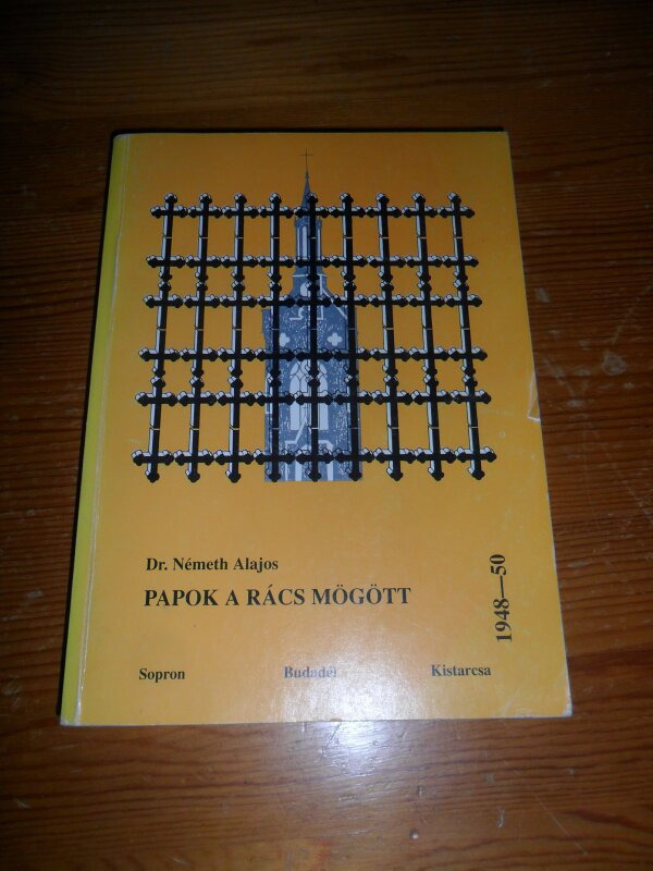 Papok a rács mögött