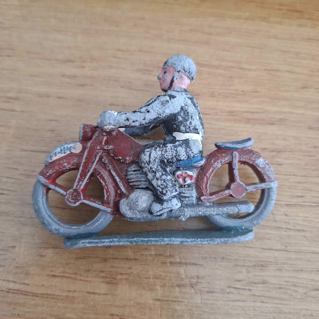ólomkatona  , motoros  .