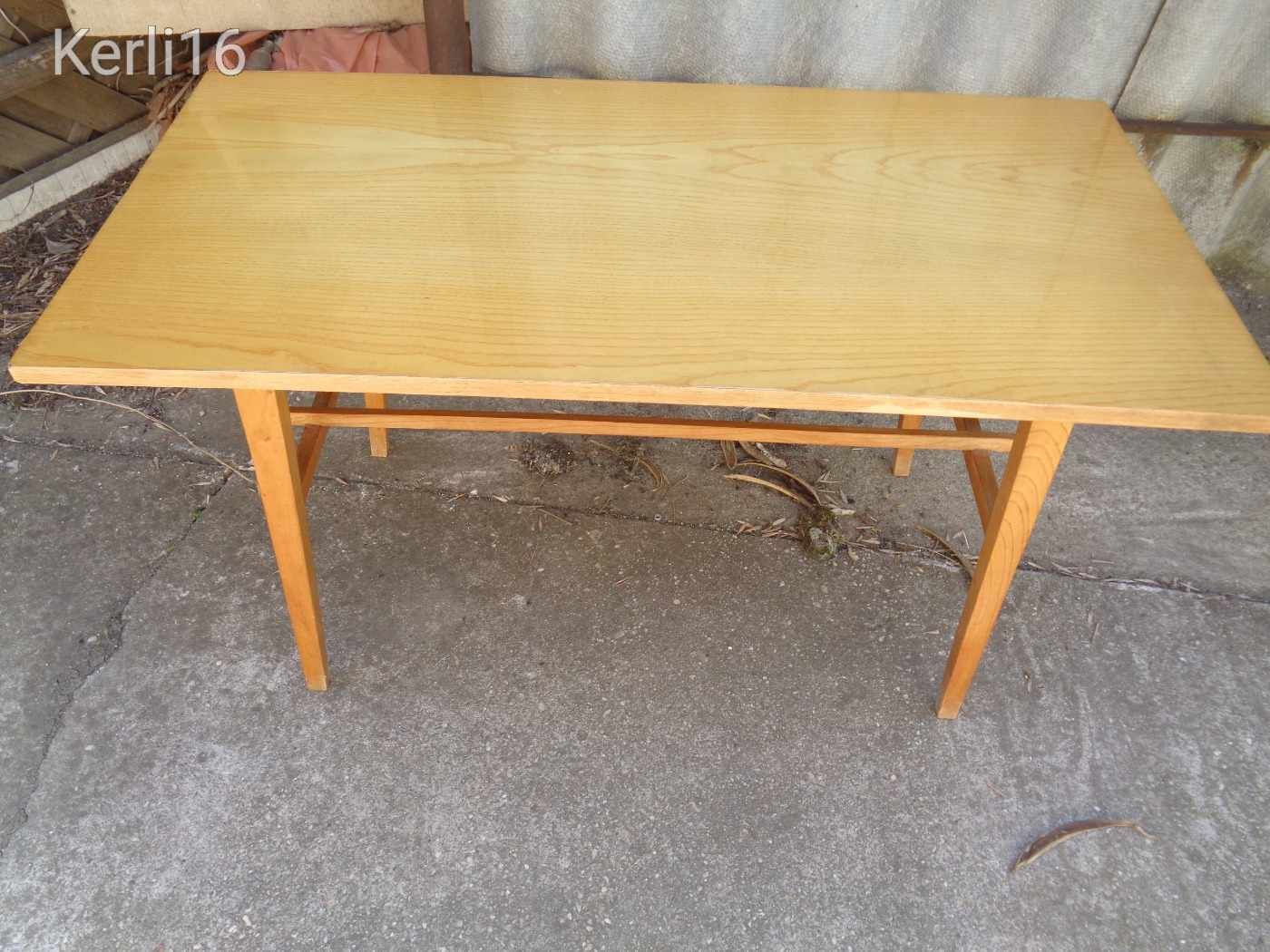 Retro dohányzó asztal