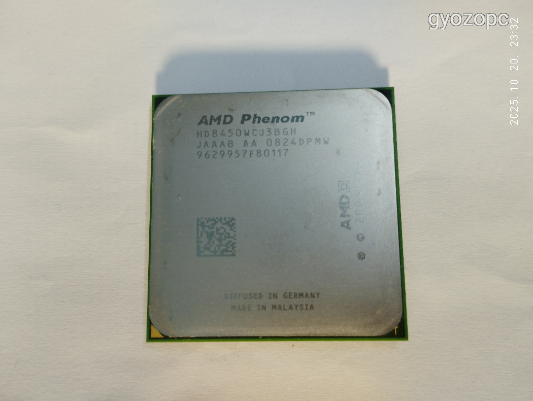 AMD Phenom X3 8450 (HD8450WCJ3BGH) socket AM2+ processzor.
