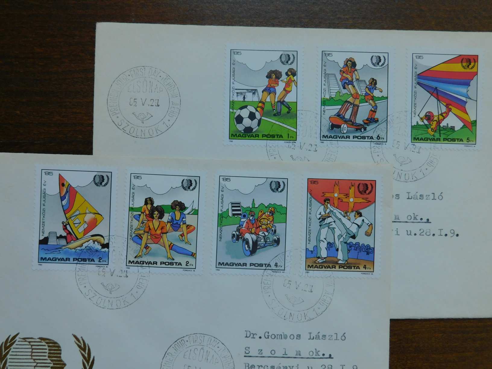 megcímzett FDC pár 1985. Nemzetközi ifjúsági év - bélyegsorral, Szolnok bélyegzéssel