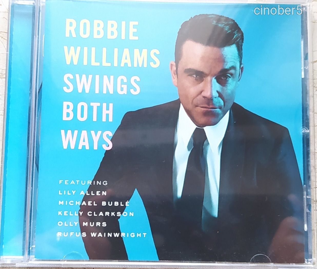 Robbie Williams Swings Both Ways