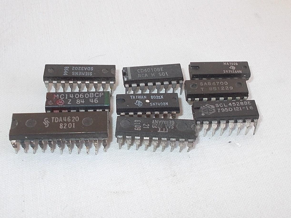 Vegyes IC - 9  db  (  2  )