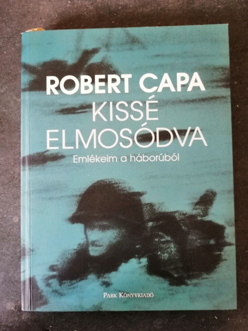 K095 - Robert Capa - Kissé elmosódva