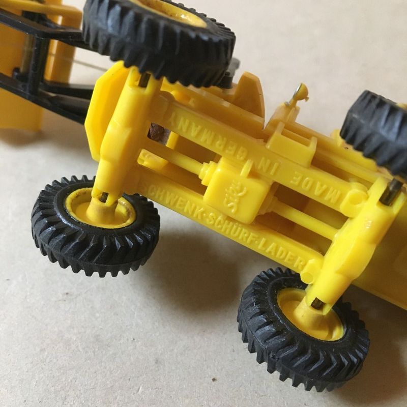 Siku plasztik V 103