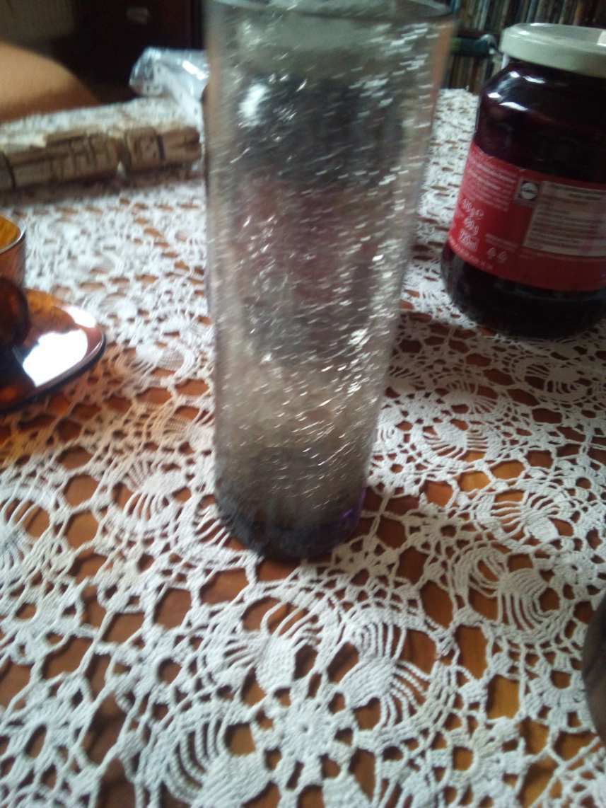 SÖTÉT SZÍNŰ POHÁR