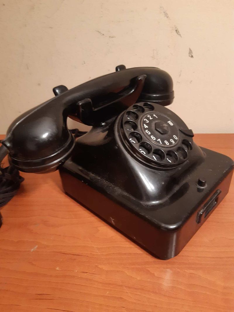 Régi Bakelit telefon