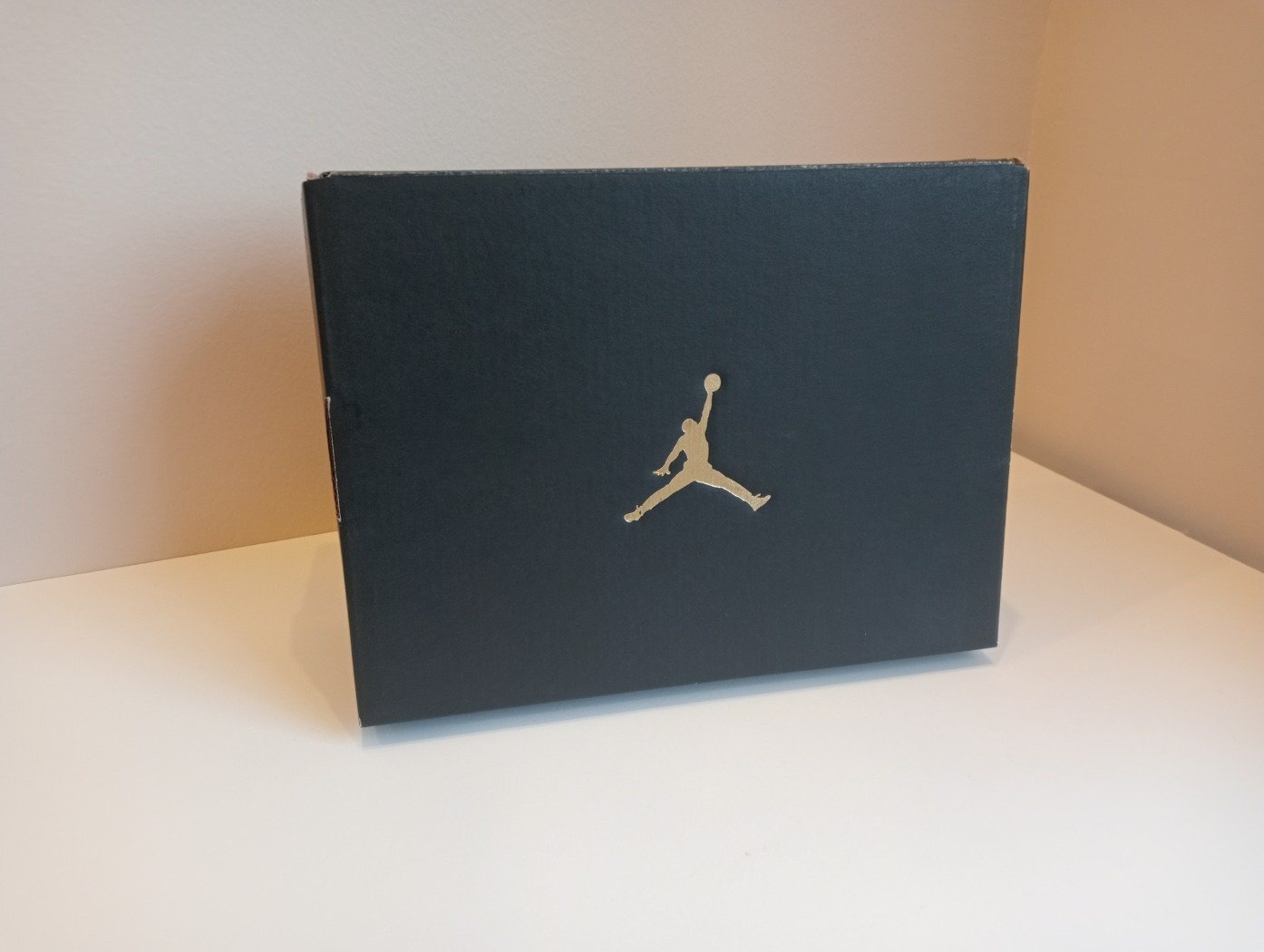 Üres Air Jordan cipős doboz